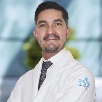 Dr Alejandro Madero Arteaga del Centro Médico ABC, especialista en Urología