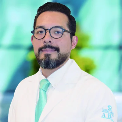 Dr Víctor Hugo Gómez Johnson from ABC Medical Center., especialista en 