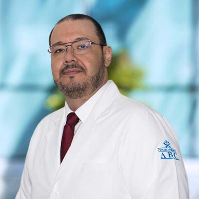 Dr Johnatan Rubalcava Ortega del Centro Médico ABC, especialista en 