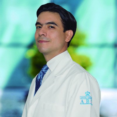 Dr Renzo Alberto Pérez Dórame del Centro Médico ABC, especialista en Infectología