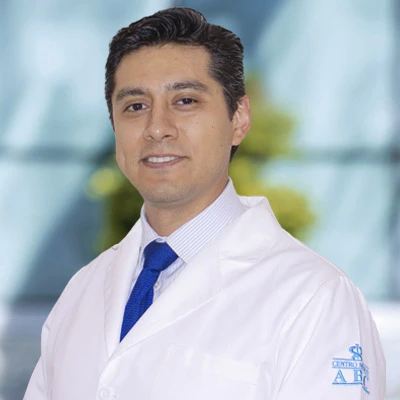 Dr. Michel Gustavo Mondragon Soto del Centro Médico ABC, especialista en Neurocirugía