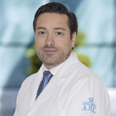 Dr Ricardo Frade Flores del Centro Médico ABC, especialista en Ginecología y Obstetricia