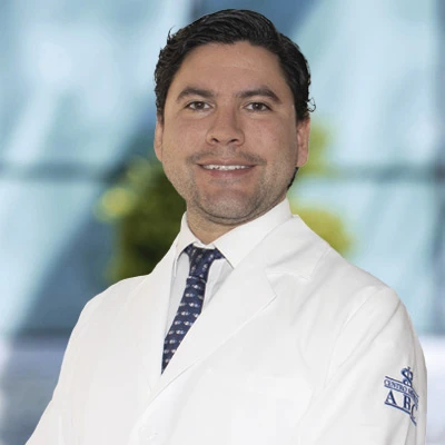 Dr Santiago Montiel Romero del Centro Médico ABC, especialista en Medicina Interna