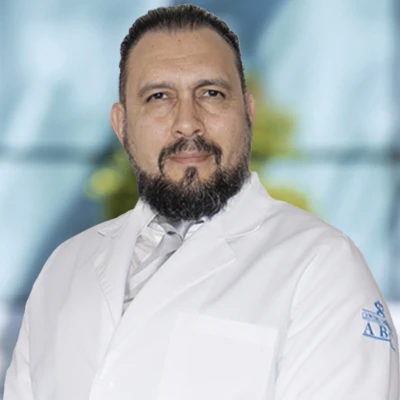 Dr. Miguel Alejandro Portes Castro del Centro Médico ABC, especialista en Cirugía Plástica, estética y reconstructiva