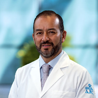 Dr Miguel Ángel Quiroz González del Centro Médico ABC, especialista en Oftalmología