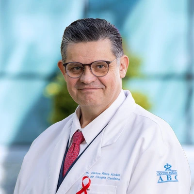 Dr Carlos Riera Kinkel del Centro Médico ABC, especialista en Cirugía Cardíaca