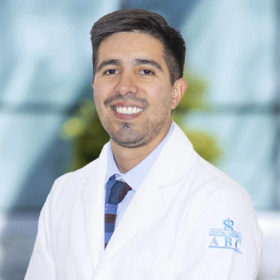 Dr. Luis Carlos Olguin Delgado from ABC Medical Center, specialist in Orthopedics and Traumatology