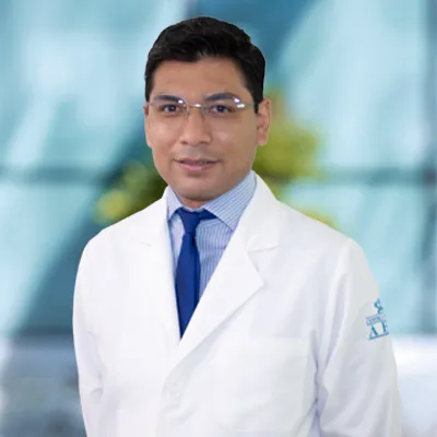 Dr Juan Rodrigo Osegueda Mayen from ABC Medical Center., especialista en 