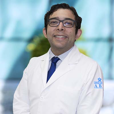 Dr Alain Sánchez Rodríguez del Centro Médico ABC, especialista en Reumatología