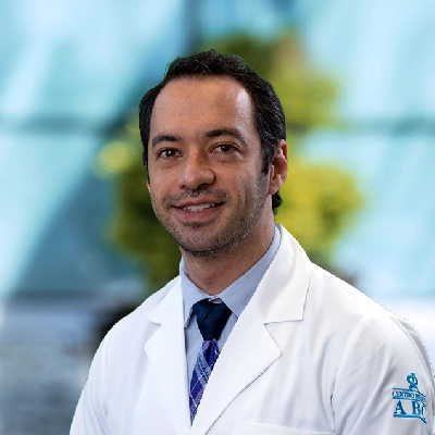 Dr Ramón González Pola del Centro Médico ABC, especialista en Ortopedia y Traumatología