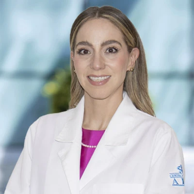 Dra Denise Loya Garcia del Centro Médico ABC, especialista en Oftalmología