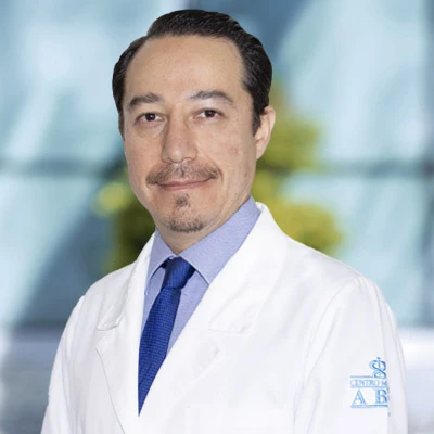 Dr Sergio Hernández Estrada del Centro Médico ABC, especialista en Nefrología