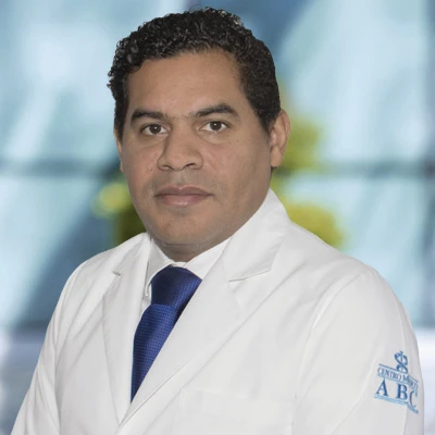 Dr Moisés Mancini Garcia del Centro Médico ABC, especialista en Anestesiología