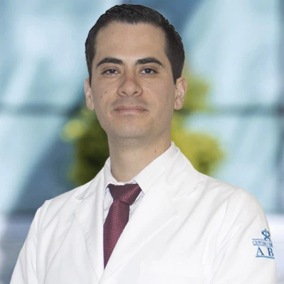 Dr José Rogelio Vázquez González del Centro Médico ABC, especialista en Urología