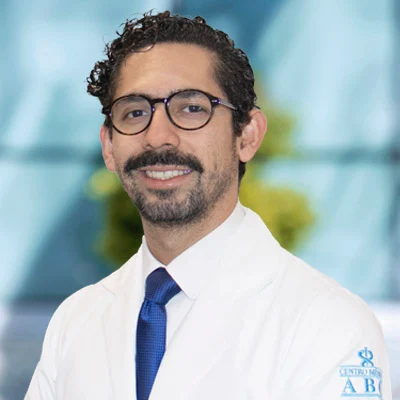Dr Sergio Alejandro Menchaca Dávila del Centro Médico ABC, especialista en Neumología