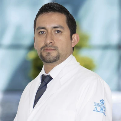 Dr. Daniel Juarez Rebollar del Centro Médico ABC, especialista en Neurocirugía