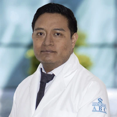 Dr Gerardo Cuamani Mitznahuatl del Centro Médico ABC, especialista en Radio-Oncología
