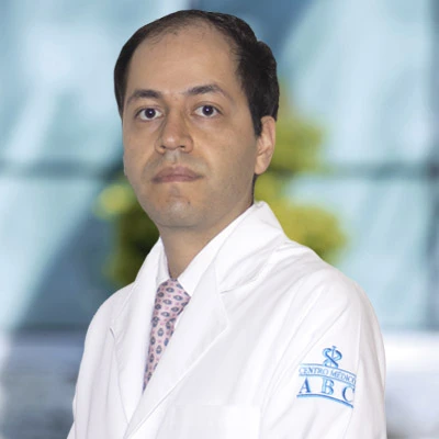 Dr. Erick Andres Quiroz Gonzalez del Centro Médico ABC, especialista en Oftalmología