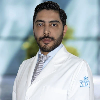 Dr. Roberto Martinez Mejorada del Centro Médico ABC, especialista en Cirugía Plástica, estética y reconstructiva