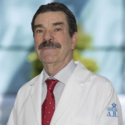 Dr David Ulises González Kladiano from ABC Medical Center., especialista en 