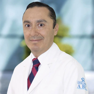 Dr Javier Camacho Galindo del Centro Médico ABC, especialista en Ortopedia y Traumatología