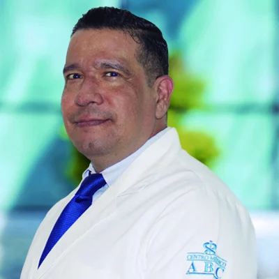 Dr Luis Guillermo Díaz López from ABC Medical Center., especialista en 