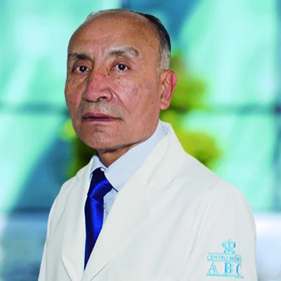 Dr José Antonio García Montes del Centro Médico ABC, especialista en Cardiología Pediátrica