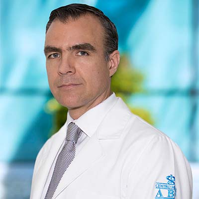 Dr Javier Zúñiga Varga del Centro Médico ABC, especialista en Nefrología