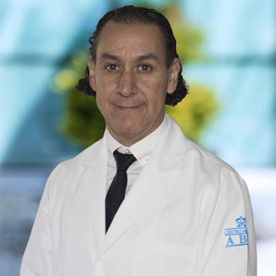 Dr Víctor Enrique Corona Montes del Centro Médico ABC, especialista en Urología