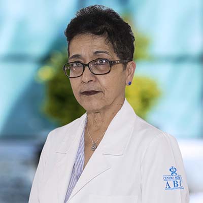 Dra María Elena Soto López del Centro Médico ABC, especialista en Reumatología