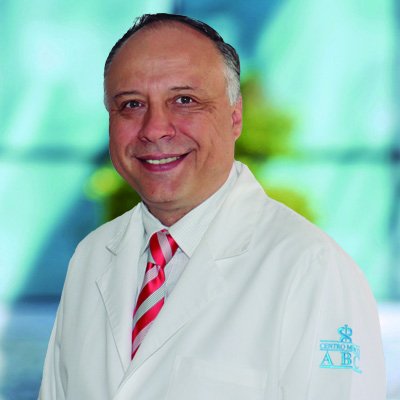 Dr Héctor Leonel Oswaldo Fierro Arias del Centro Médico ABC, especialista en Dermatología