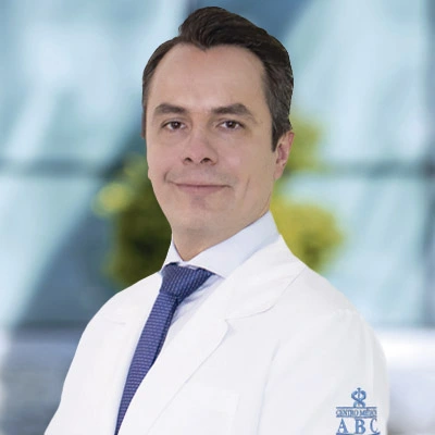 Dr Álvaro Contreras Villaseñor from ABC Medical Center., especialista en 