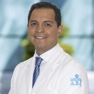 Dr Alvaro Eduardo Peña Jimenez del Centro Médico ABC, especialista en Ginecología y Obstetricia