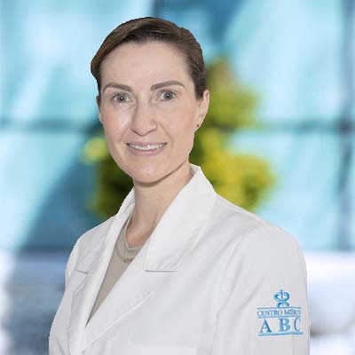 Dra Alejandra Correa Morales del Centro Médico ABC, especialista en Endocrinología