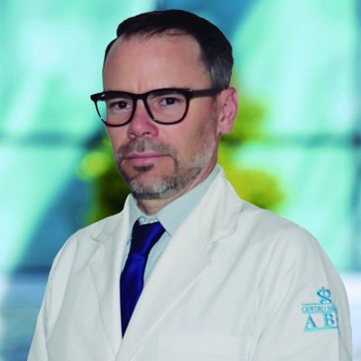 Dr Ricardo Velutini Becker del Centro Médico ABC, especialista en Ortopedia y Traumatología