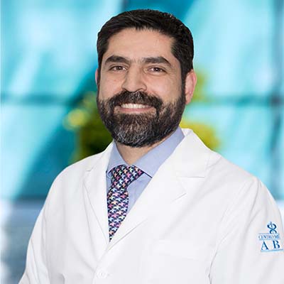 Dr Efraín Farías Cisneros del Centro Médico ABC, especialista en Ortopedia y Traumatología