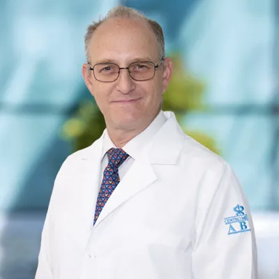 Dr Eduardo Benadon Darszon del Centro Médico ABC, especialista en Pediatría