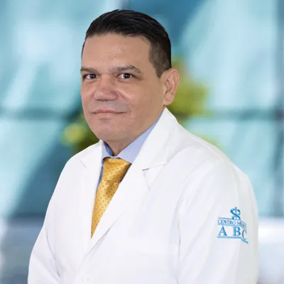 Dr Roberto Eduardo Guzmán Nuques del Centro Médico ABC, especialista en Anestesiología Dr Roberto Eduardo Guzmán Nuques del Centro Médico ABC, especialista en Anestesiología