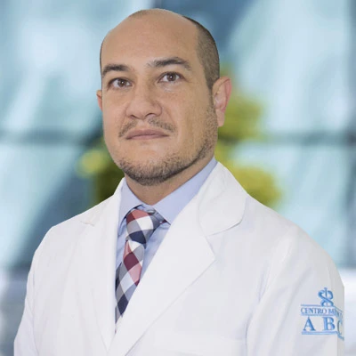 Dr Jose Carlos Sauri Barraza del Centro Médico ABC, especialista en Ortopedia y Traumatología