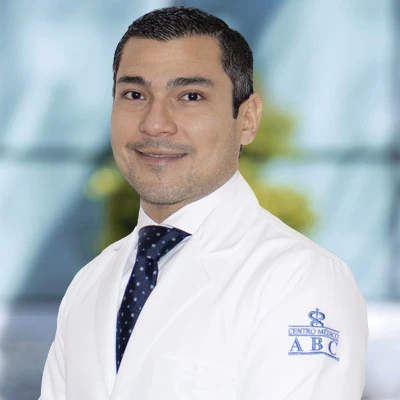 Dr Roberto Alfaro Lara del Centro Médico ABC, especialista en Oncología Medica