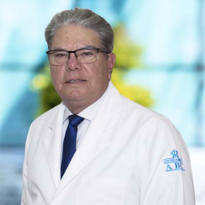 Dr Carlos Báez Loyola del Centro Médico ABC, especialista en Alergología e Inmunología