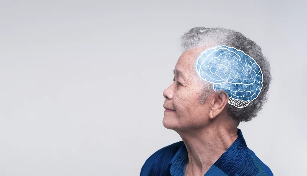 Imagen que representa la pérdida de la memoria, con una foto de una mujer viendo hacia un lado y un cerebro dibujado.