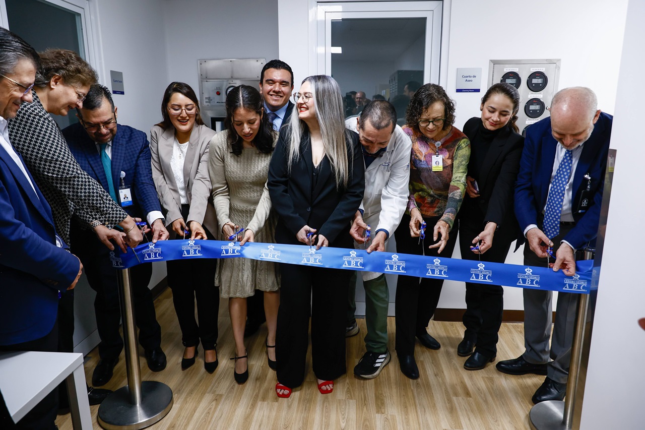 Corte de listón por la inauguración del Laboratorio de Patología Molecular del Centro Médico ABC. Corte de listón por la inauguración del Laboratorio de Patología Molecular del Centro Médico ABC.