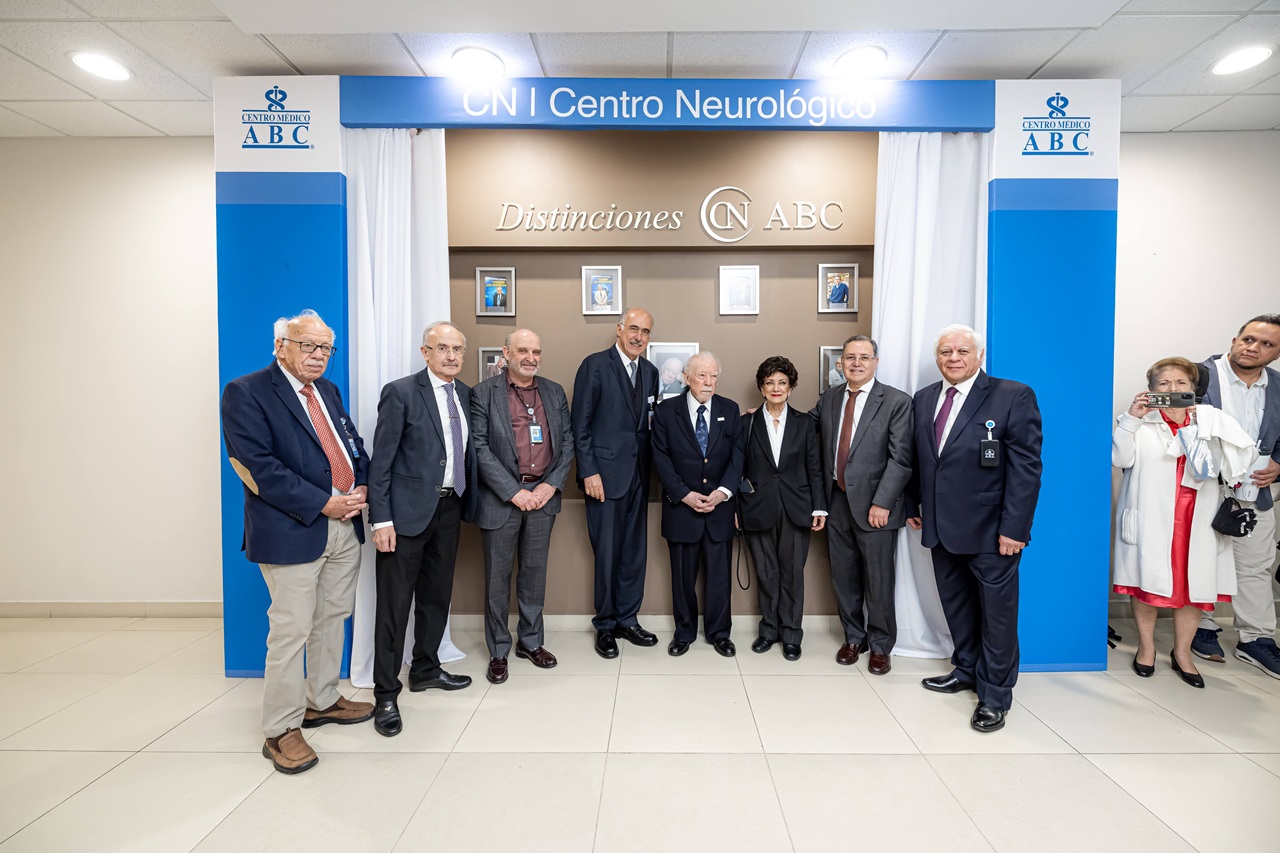 Develación del mural “Distinciones Centro Neurológico” en el Campus Santa Fe, como parte del premio “Leyendas de Neurociencias”. Develación del mural “Distinciones Centro Neurológico” en el Campus Santa Fe, como parte del premio “Leyendas de Neurociencias”.