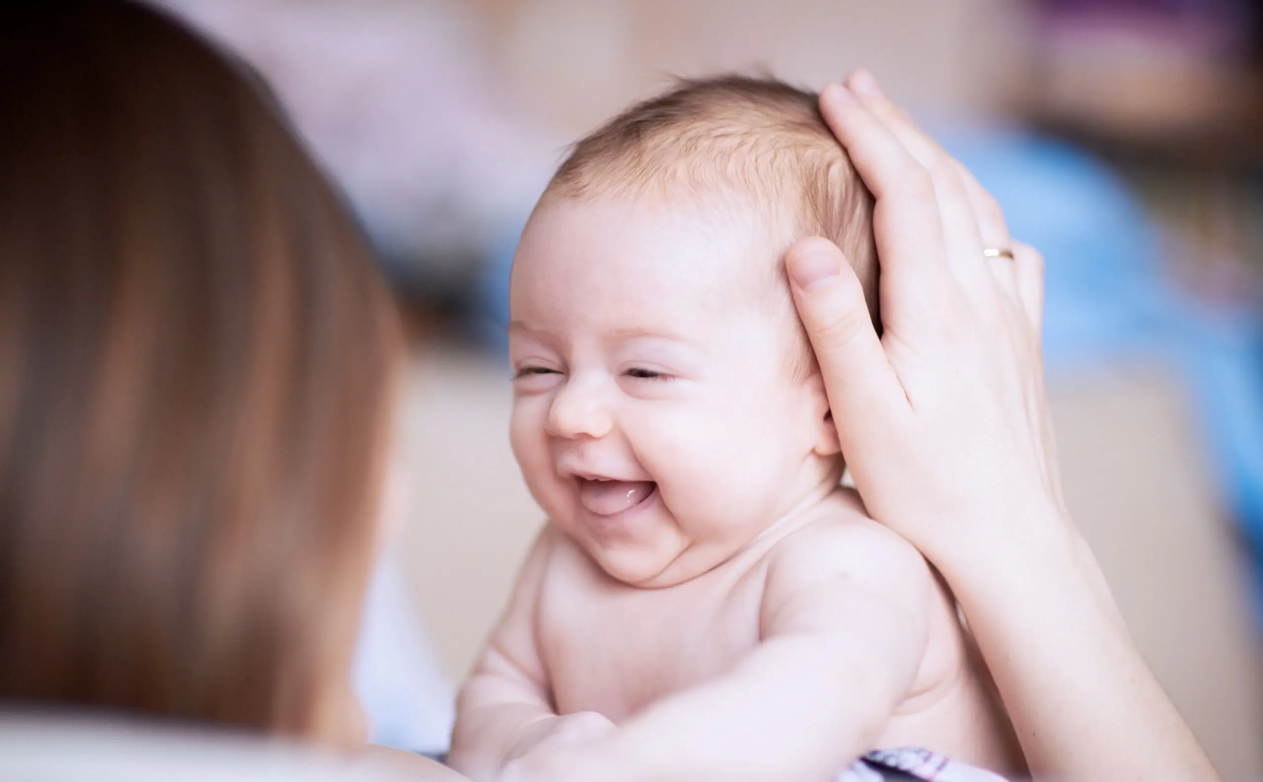 ¿Cómo debes reaccionar si tu bebé se da un golpe en la cabeza?