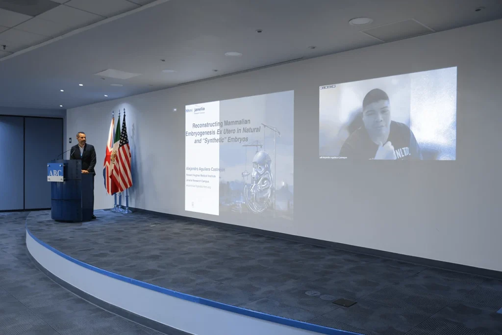 Ponentes en una presentación durante el 5to Simposio de ginecología y obstetricia.