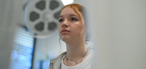 Asesoría médica en salud sexual y reproductiva para adolescentes Adolescente durante consulta médica sobre salud sexual y reproductiva