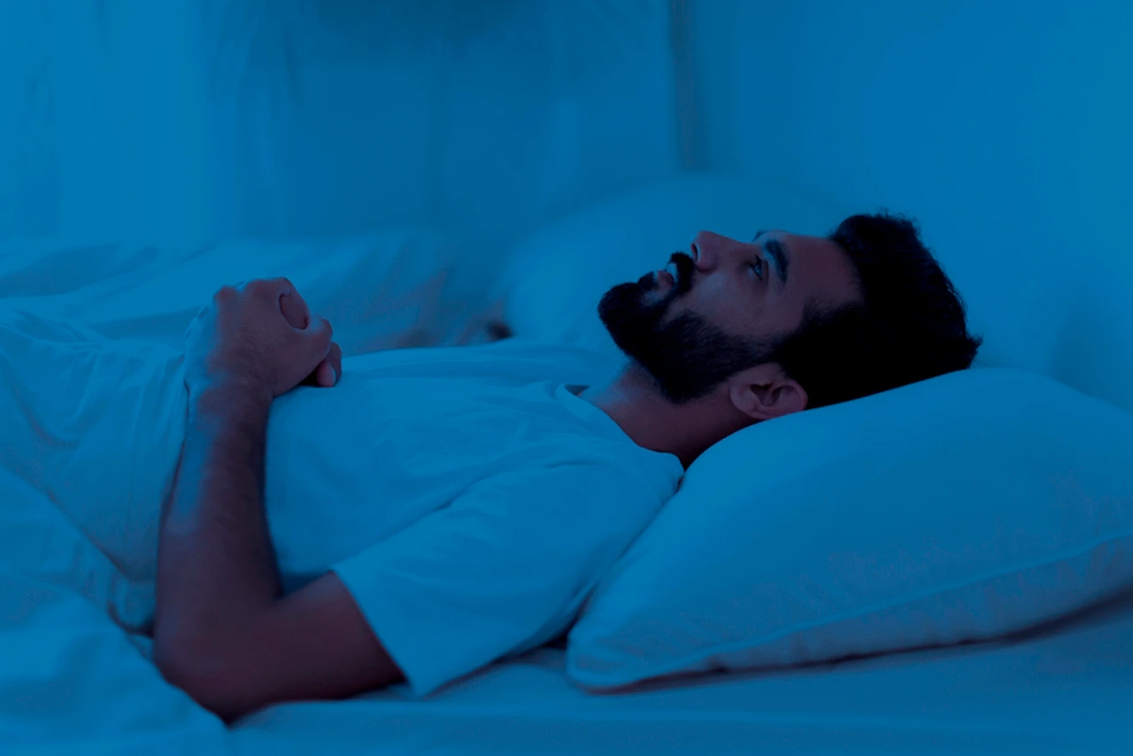 Hombre con insomnio, una de las causas más comunes que ayudan a que una persona vaya con un psiquiatra para adultos. Hombre con insomnio, una de las causas más comunes que ayudan a que una persona vaya con un psiquiatra para adultos.